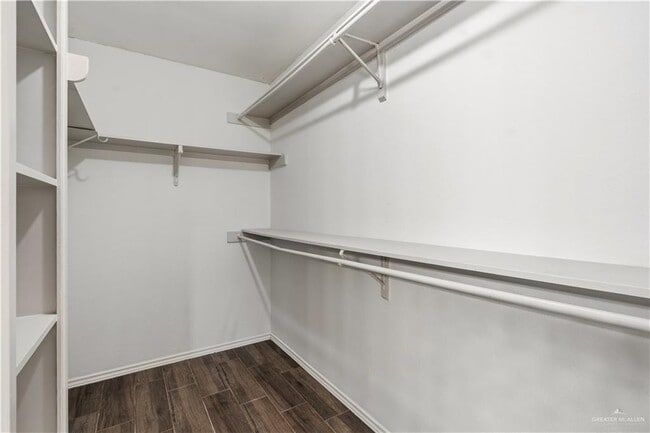 Building Photo - 13 Marigold St
