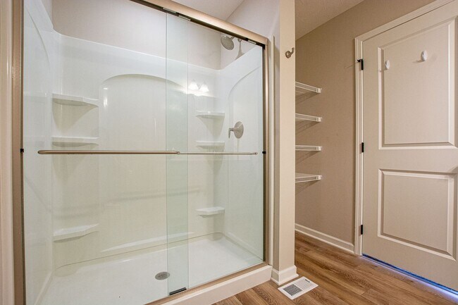 Building Photo - 2 Bedroom / 2.5 Bath Town Home Recently Built with Garage and Washer/Dryer!