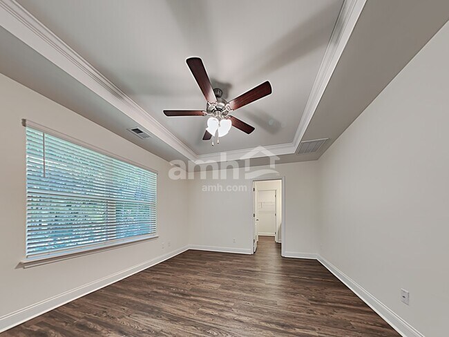 Building Photo - 608 W Lionel Rd