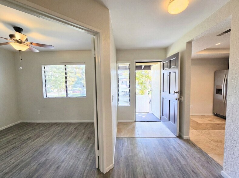 Building Photo - 956 Lupine Hills Dr