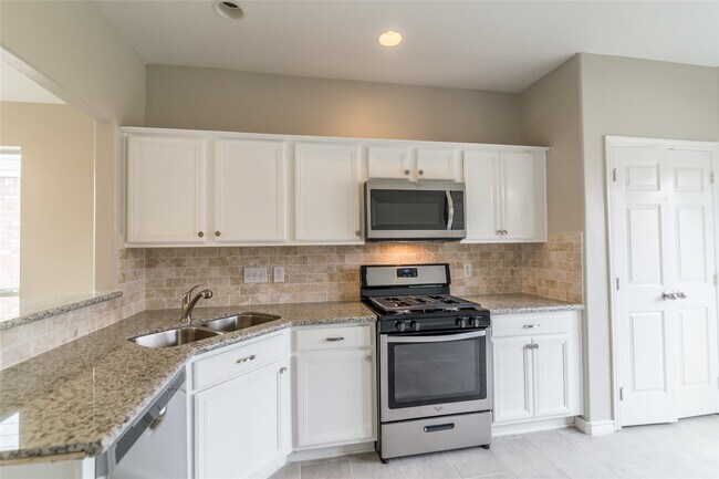 Building Photo - 2209 Highland Crossing Dr