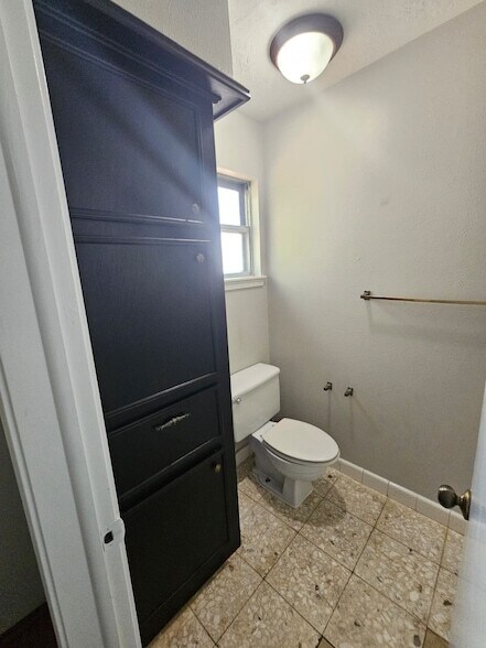 Building Photo - 3911 Brightwood Dr