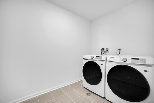 Building Photo - NEW CONSTRUCTION 3BED, 3BATH TOWNHOUSE IN ...