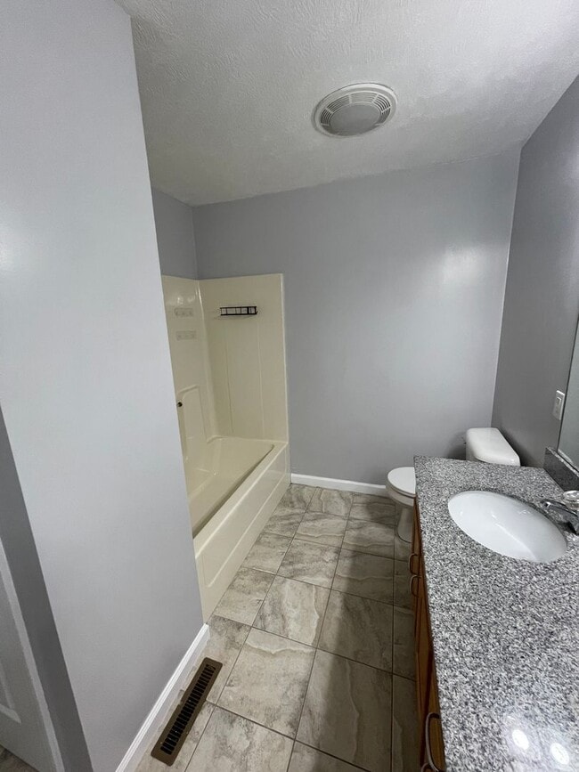 Building Photo - Beautiful custom built 5 bed 4 bath home with finished basement ready for you to move-in!