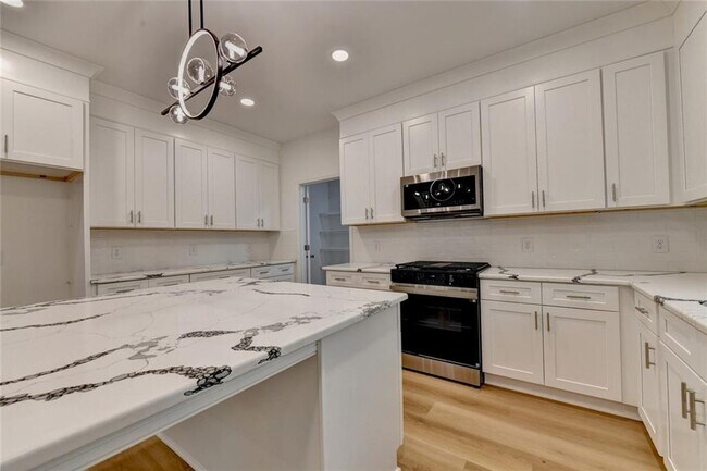 Building Photo - 9135 Fox Trail Ln