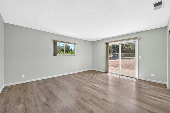 Building Photo - 28147 Queensbridge Rd