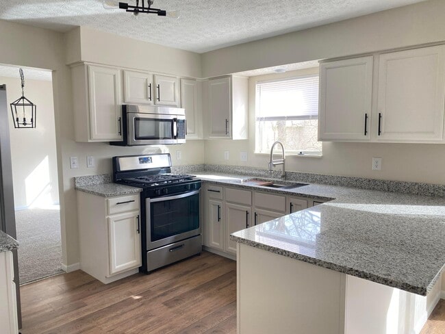 Building Photo - 6089 Pirthshire St