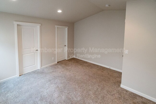 Building Photo - 1807 E Vanetta Ave