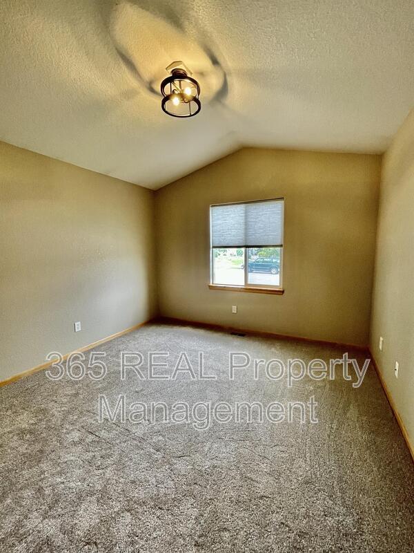 Building Photo - 3415 Syrah St