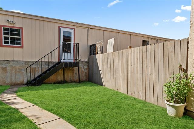 Building Photo - 405 Valley Park Dr