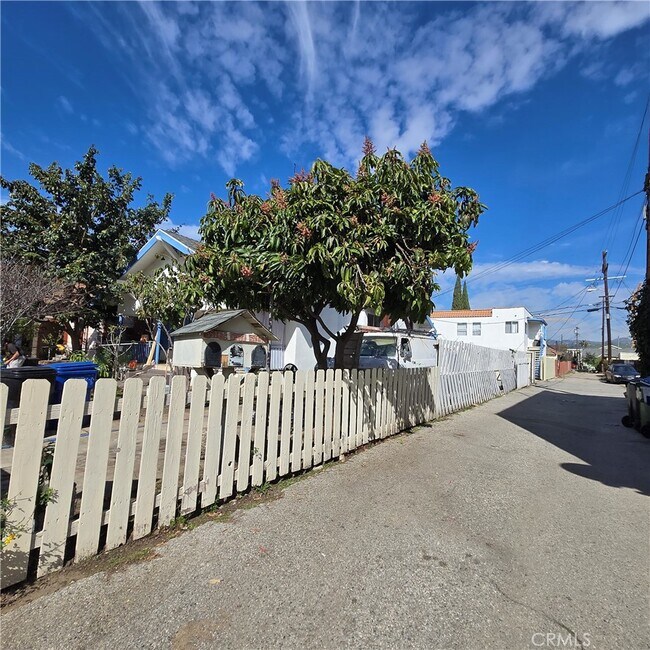 Building Photo - 5517 Barton Ave