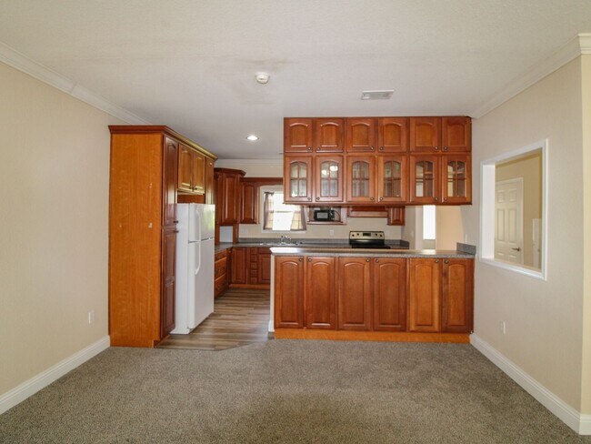 Building Photo - Charming Townhome Close to Downtown Pulaski