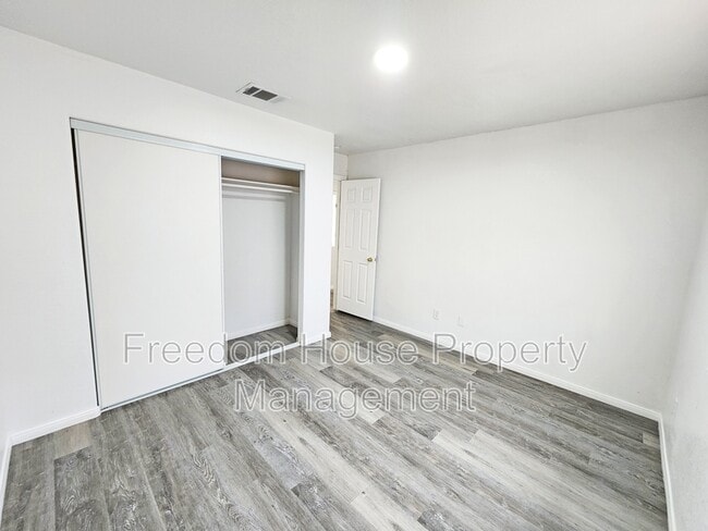 Building Photo - 670 Bourbon St