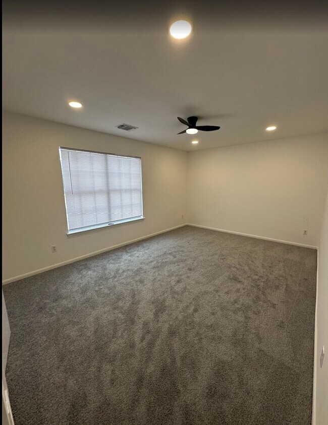 Building Photo - 9611 Rads Point
