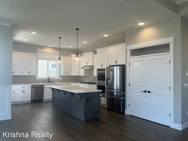 Building Photo - 5 br, 4 bath House - 11958 NW Sadie St,