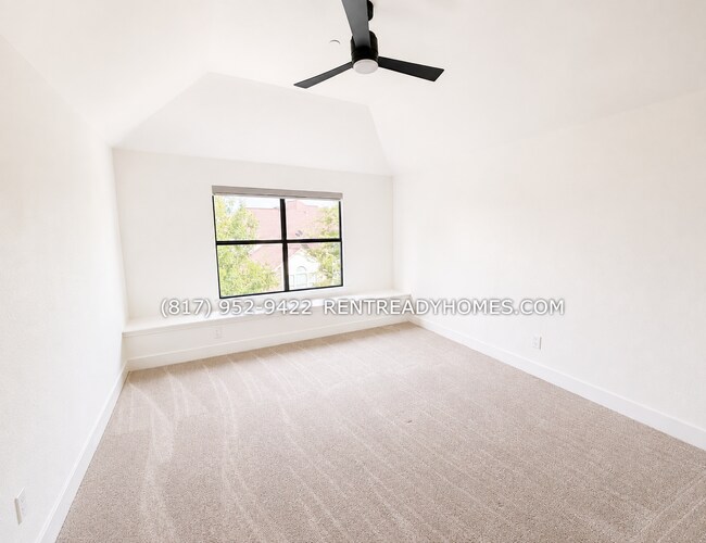 Building Photo - 1750 Greenwood Ct