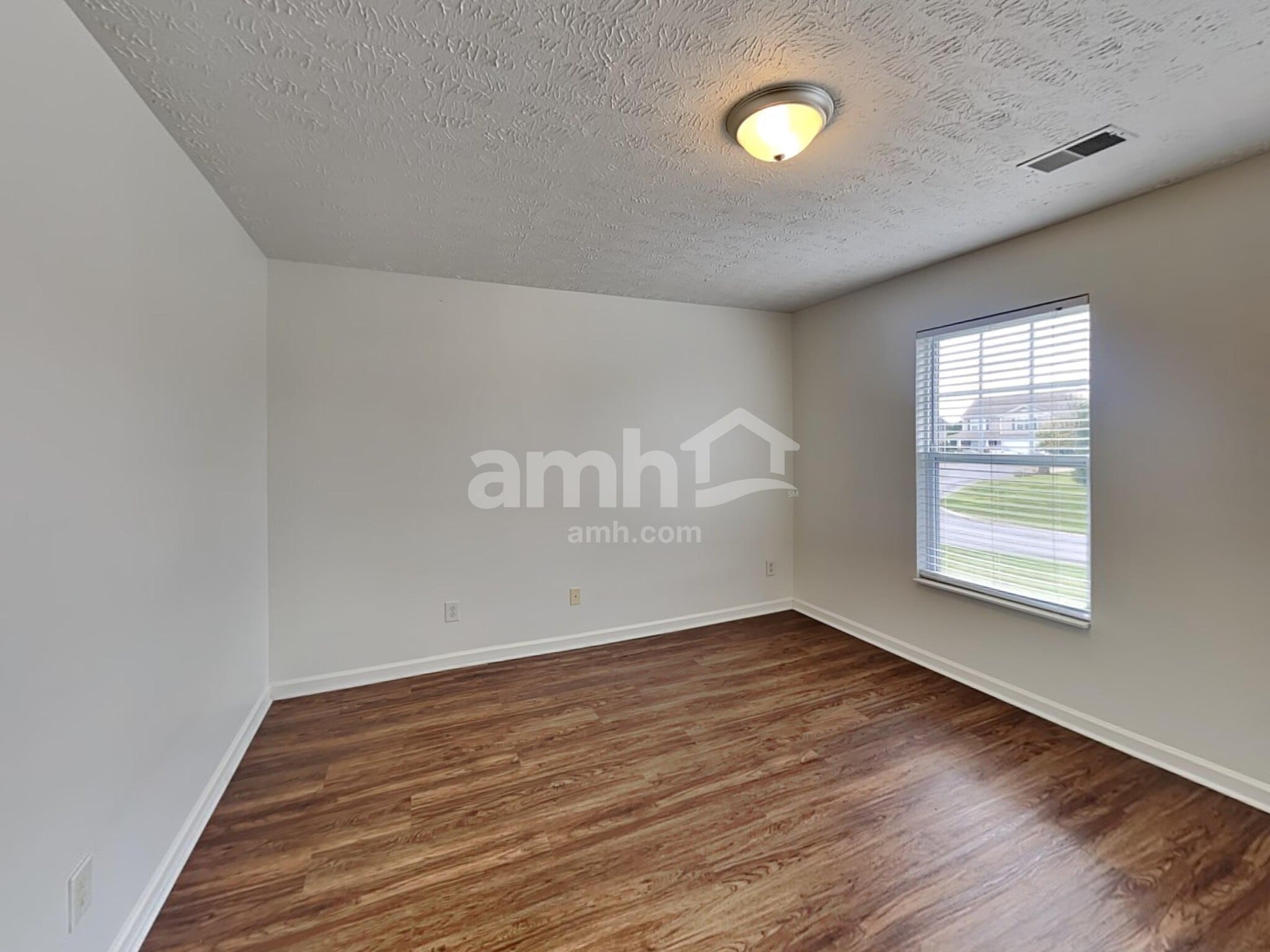 Building Photo - 604 Blossom Hill Dr