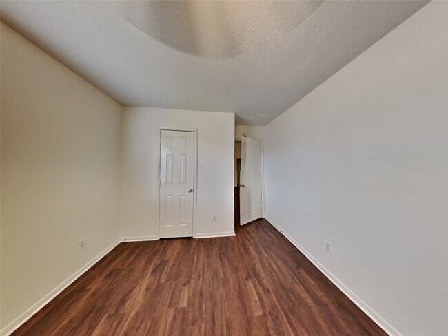 Building Photo - 622 Oak Hill Dr