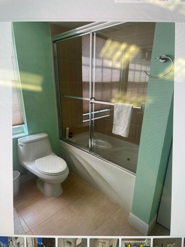 Building Photo - 609 Datura St