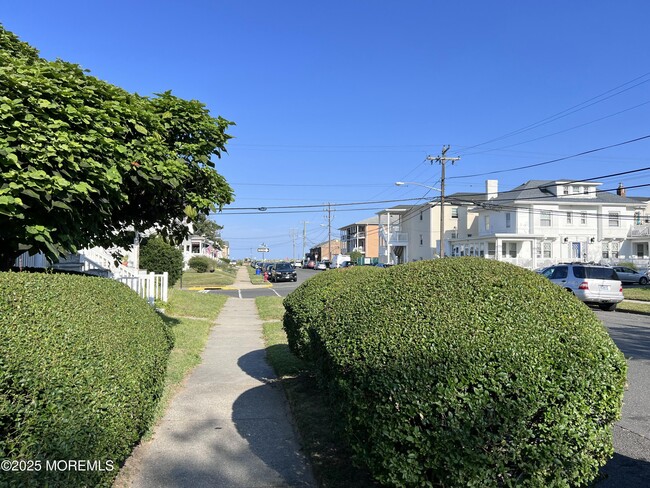 Building Photo - 202 McCabe Ave