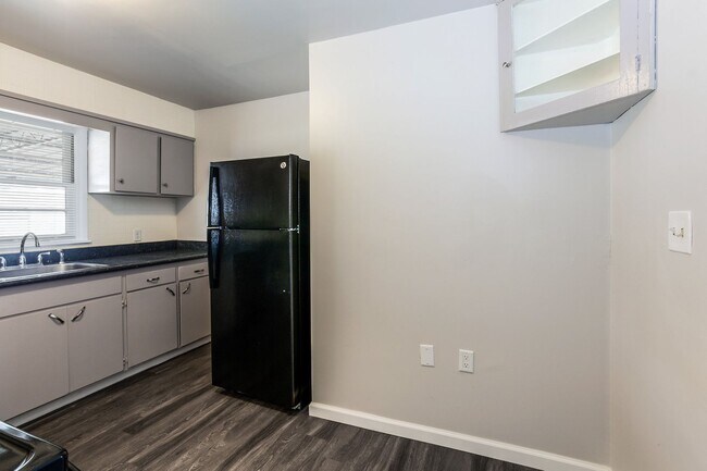 Building Photo - 2327 W 6th St