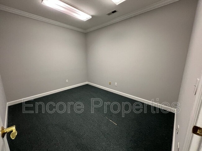 Building Photo - 1330 SE Maynard Rd