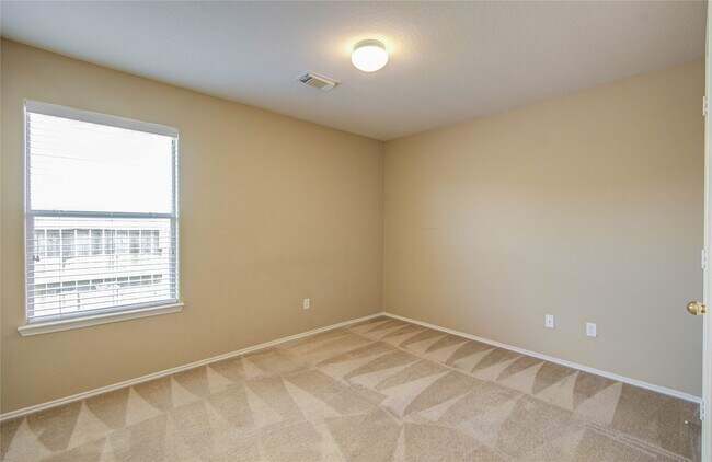 Building Photo - 610 Kiley Dr
