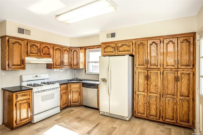 Building Photo - 713 Foch Blvd