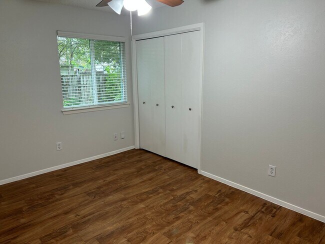 Building Photo - 1918 Gracy Farms Ln