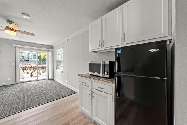 Building Photo - 8050 Baymeadows Cir W