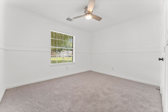 Building Photo - 351 Fantasy Ln