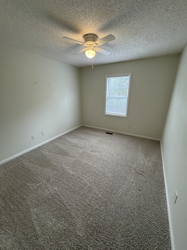Building Photo - 2345 Vineyard Dr