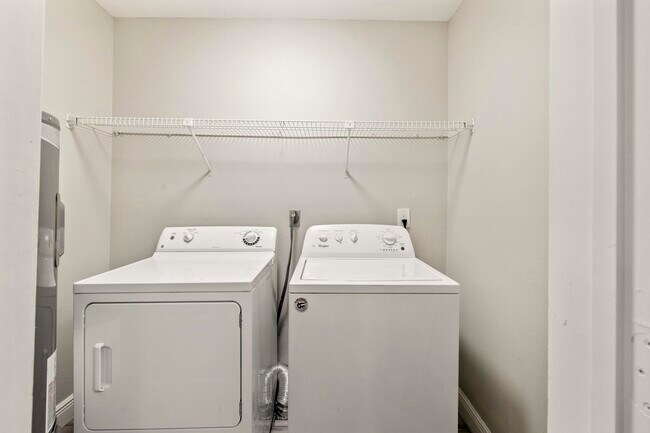 Building Photo - 2387 Gregory Dr