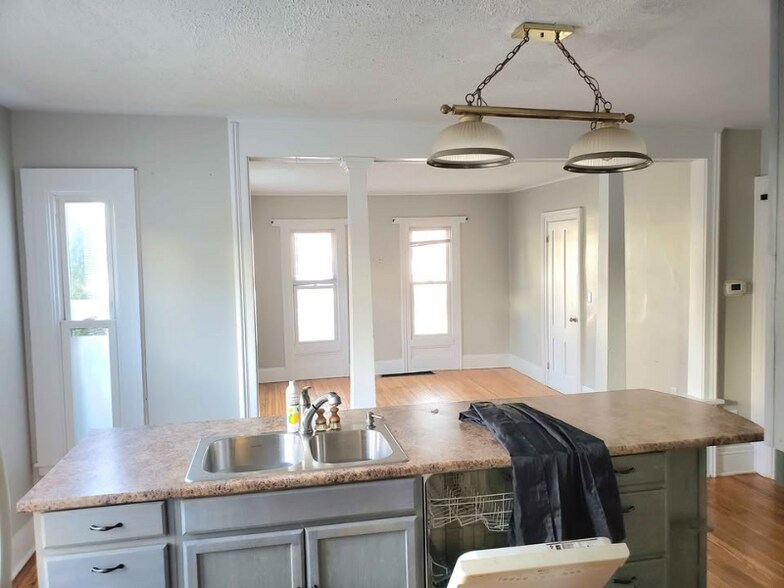 Building Photo - 64 Wood St