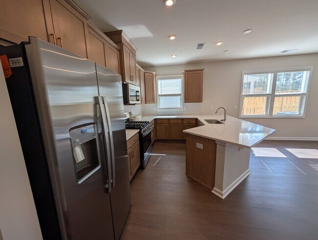 Building Photo - 985 Tess St