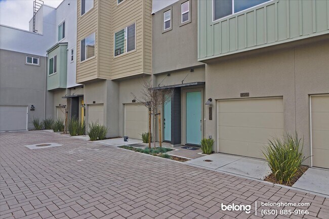 Building Photo - 105 Uptown Cir