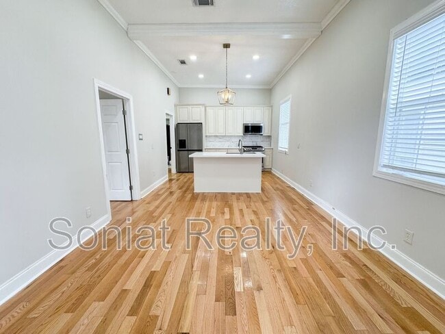 Building Photo - 3307 Baudin St