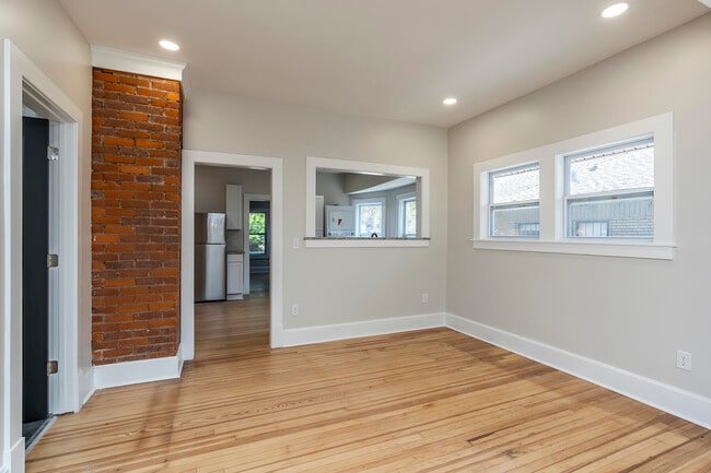 Building Photo - 161 Preston Ave