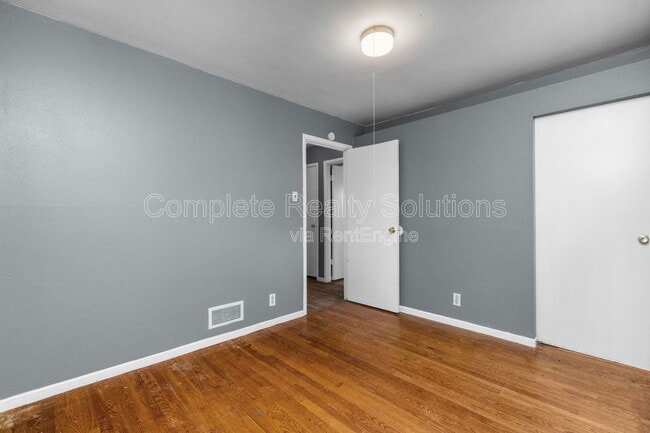 Building Photo - 135 Dundee Cir