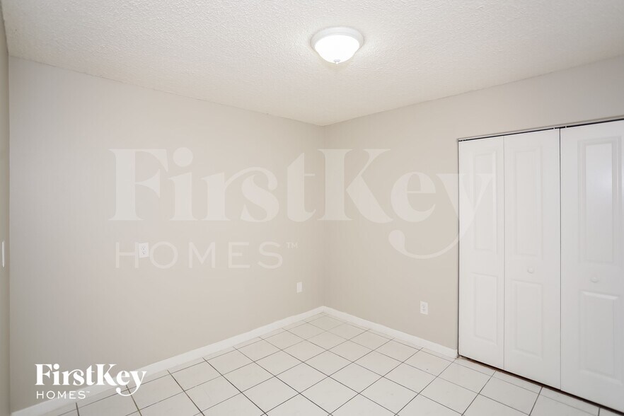 Building Photo - 5505 W 27th Ln