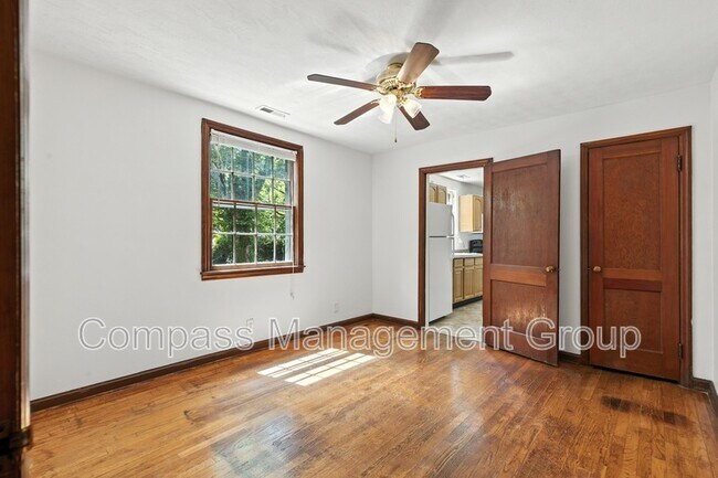 Building Photo - 5501 Lake Shore Dr
