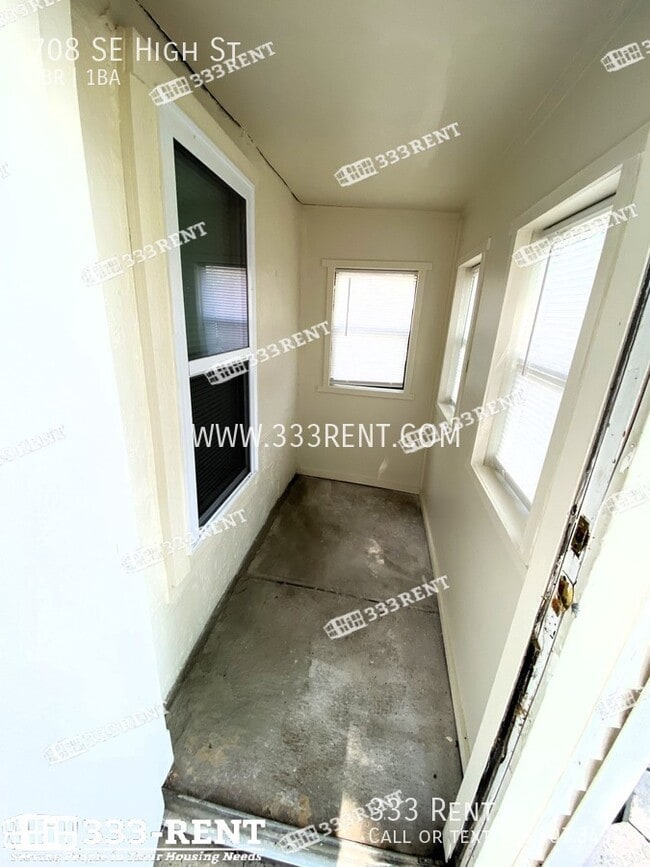 Building Photo - 708 High St