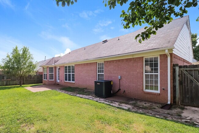 Building Photo - 2744 Dry Well Cove