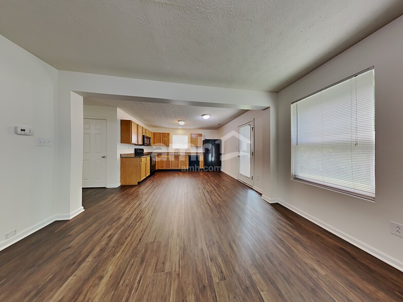 Building Photo - 11424 Long Lake Dr