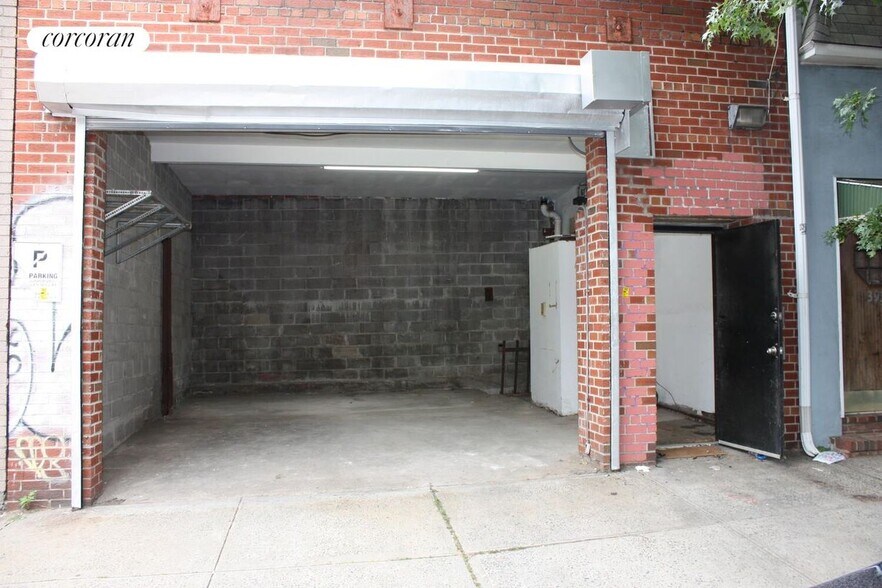 Building Photo - 393 Manhattan Ave