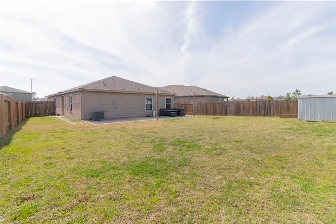 Building Photo - 15310 Albert Oak Dr