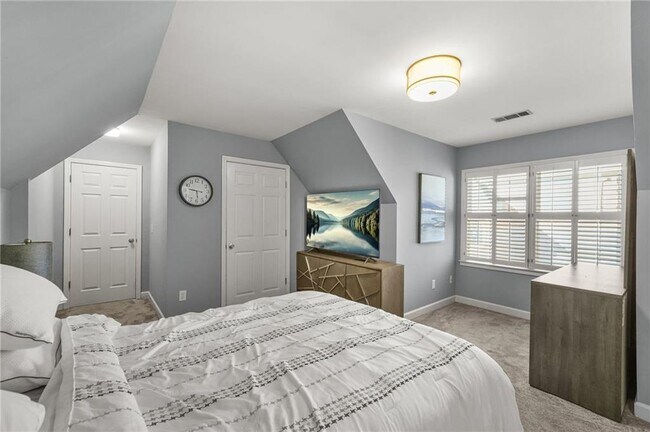 Building Photo - 9800 Foxworth Dr