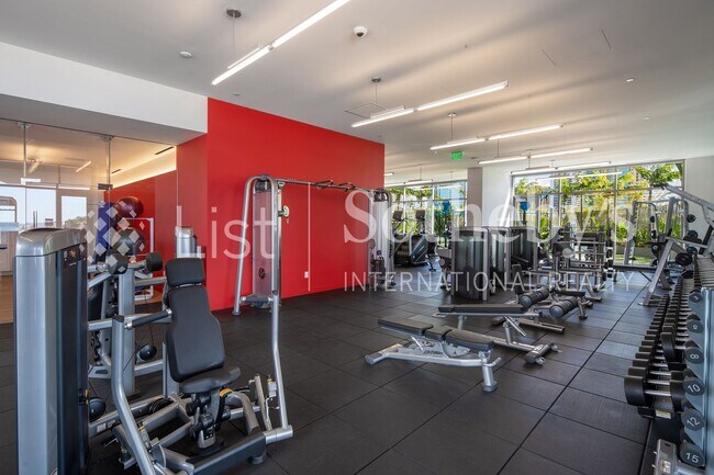 Building Photo - Ae'o #2710  |  Honolulu, HI