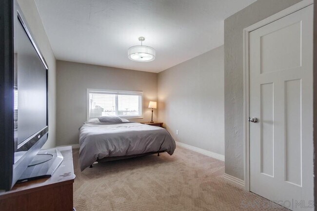 Building Photo - 129 S San Jacinto Dr