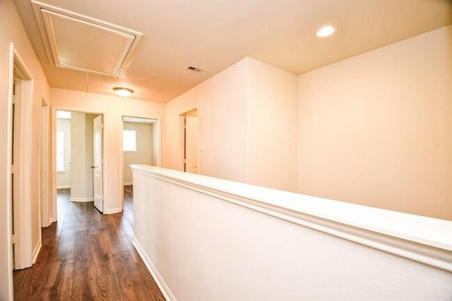 Building Photo - 10909 Panther Ct